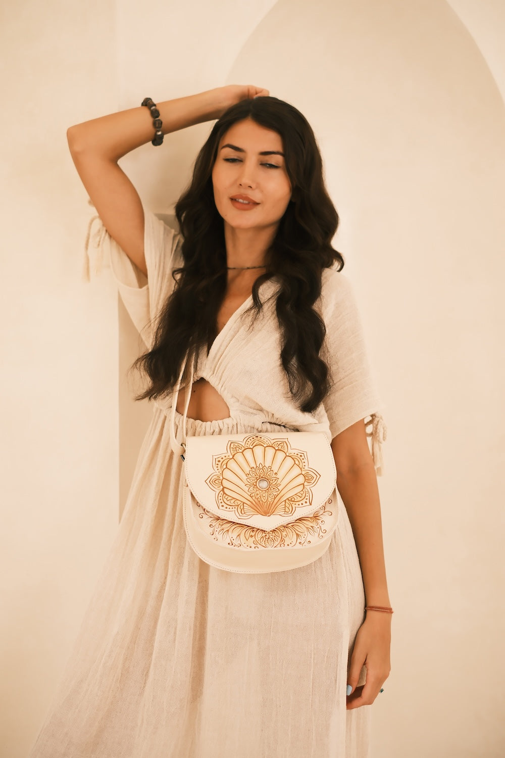 Hand‑tooled leather shell crossbody bag inspired by Monkey Mia WA
Artisan leather handbag with coastal shell design and brass hardware