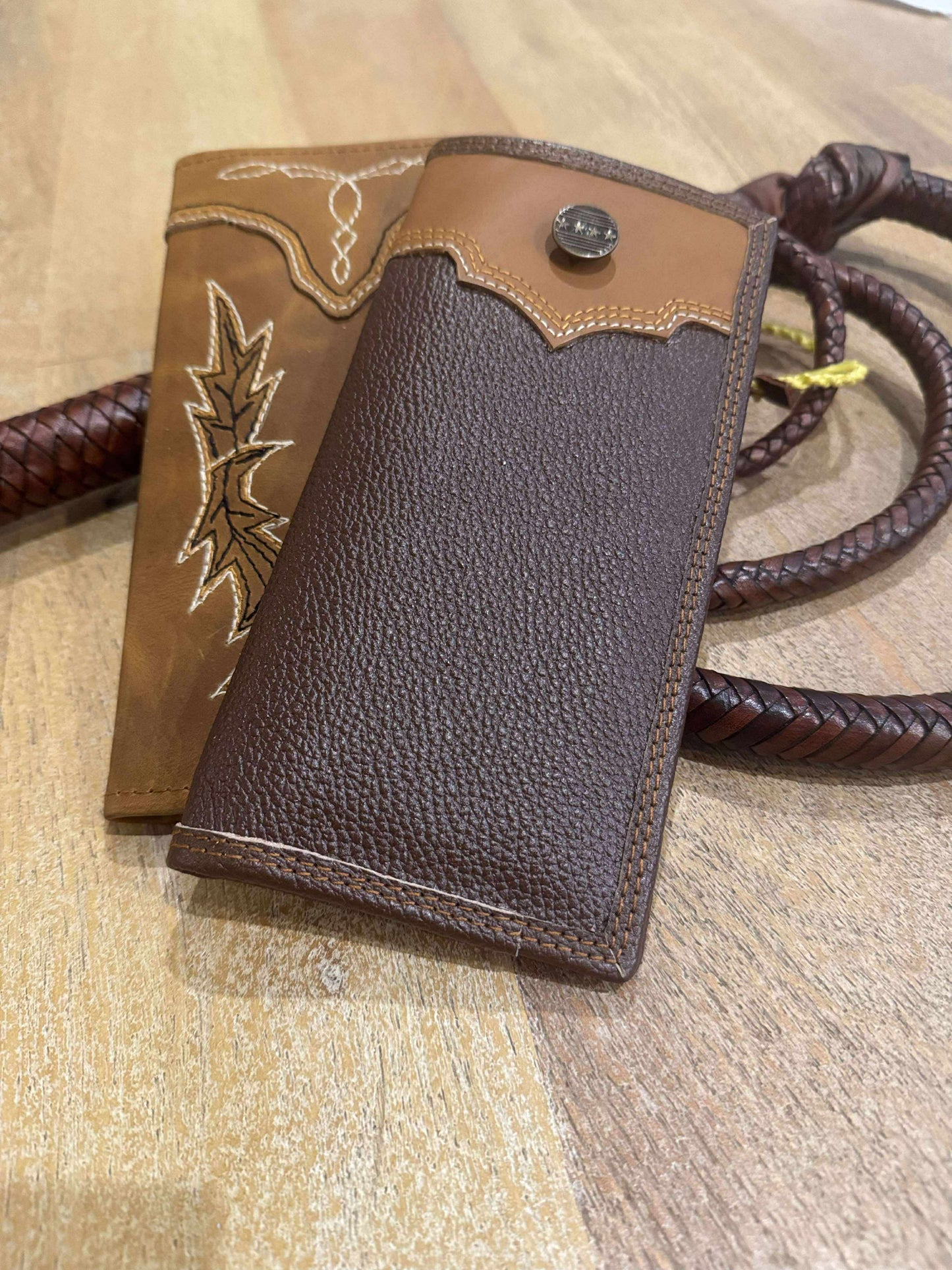 Handmade
Embroidered
Cow hide leather