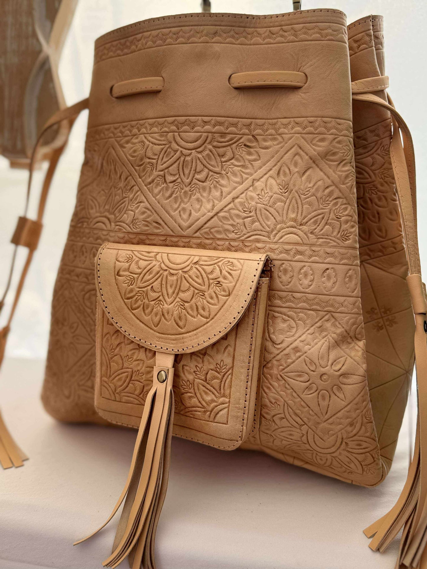 Artisan leather crossbody with phone pocket – perfect for Perth Hills and beyond
A genuine leather statement bag blending ethical craftsmanship with everyday practicality.