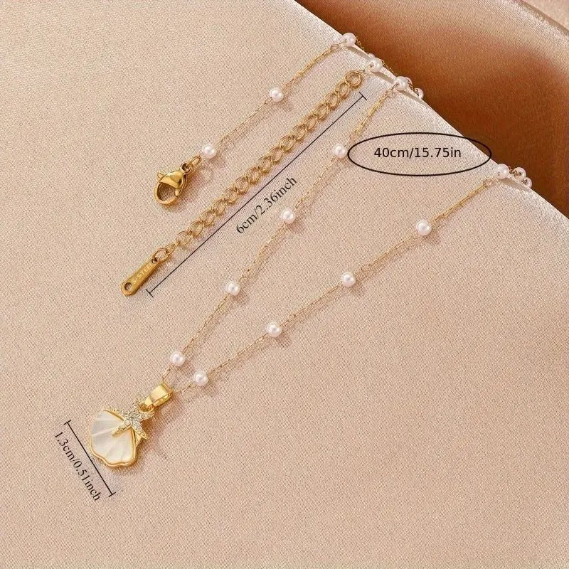 Golden pearl pendant necklace – size measurement showing 40 cm (15.75 in) chain length and 1.3 cm (0.51 in) pendant dimension