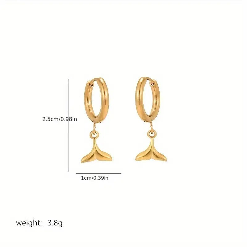 Golden unisex fishtail earrings – size measurement with height 2.5 cm (0.98 in) and width 1 cm (0.39 in)
