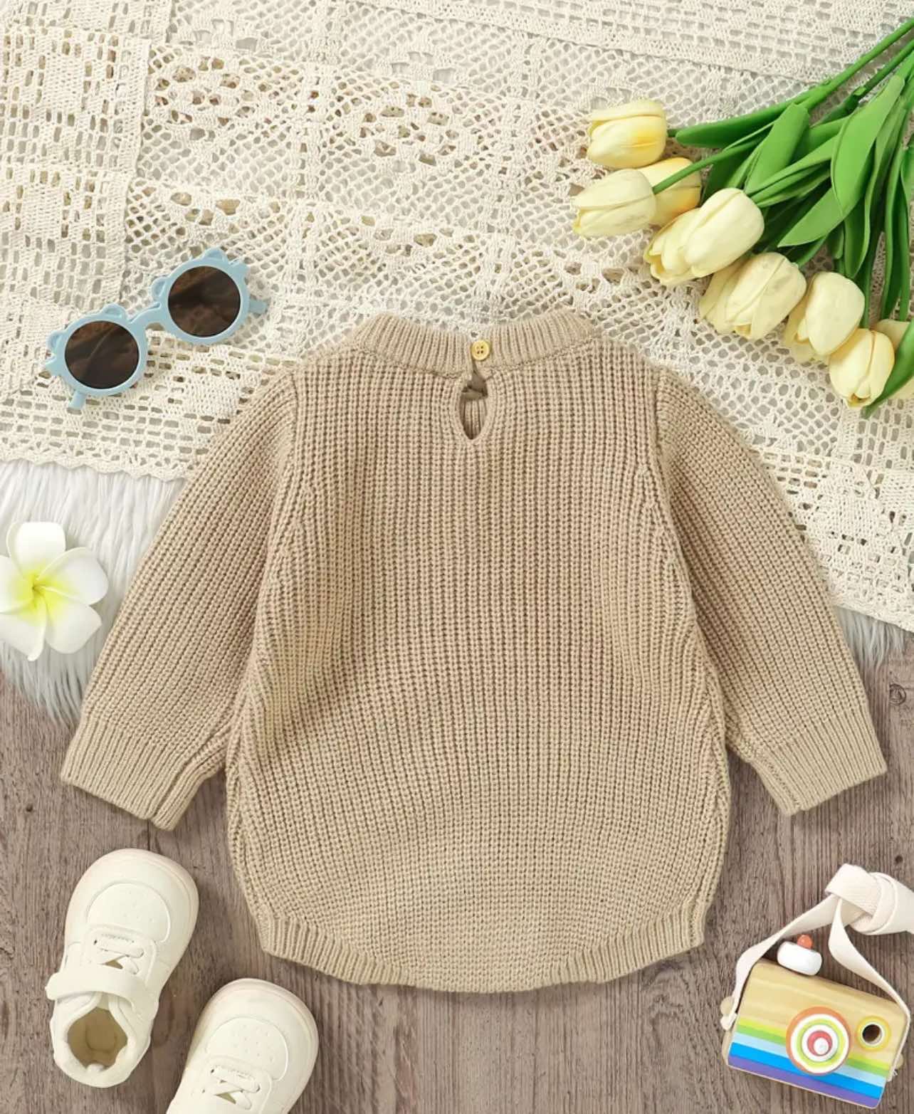 Australian baby clothing essential: this gender-neutral cotton knit romper features an adorable ‘Love You to the Moon & Back’ design, perfect for everyday wear or special occasions.