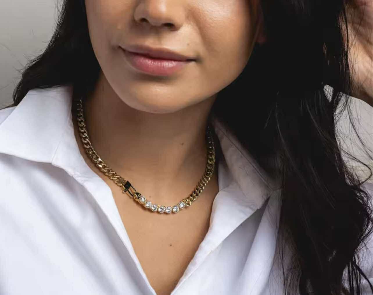Chunky gold chain with classic sparkle – country-boho meets luxe