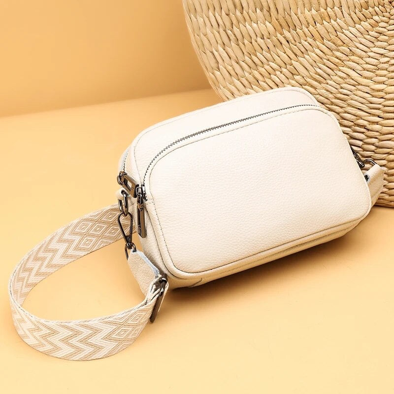 Cross Body Camera Bag in Cream Leather – Elegant cream leather bag with ample space and an adjustable strap for easy carry.