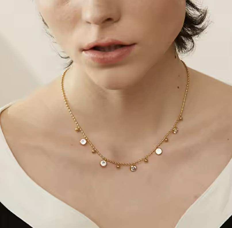Delicate gold beaded necklace with small zircon crystals – waterproof and hypoallergeni