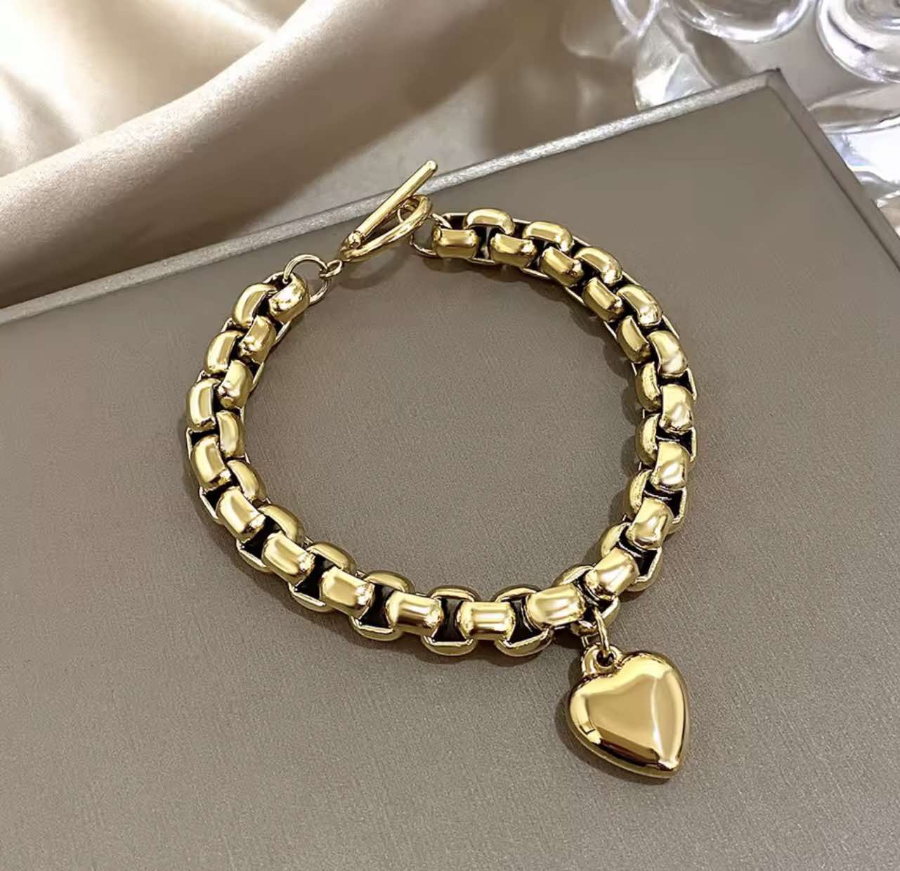 Heartline Bracelet in gold 