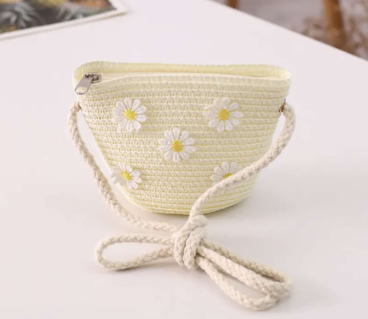 Lightweight kids' handbag with daisy print and easy-to-wear strap.