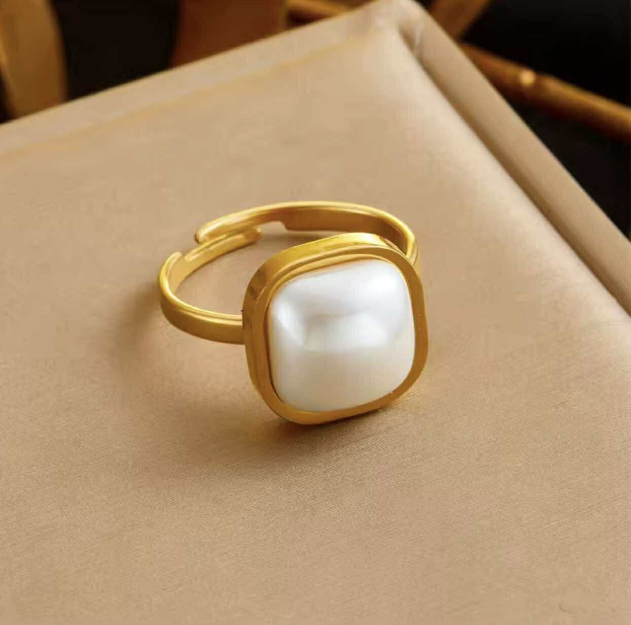 Luxury jewellery set for gifting – gold and pearl combo in timeless style