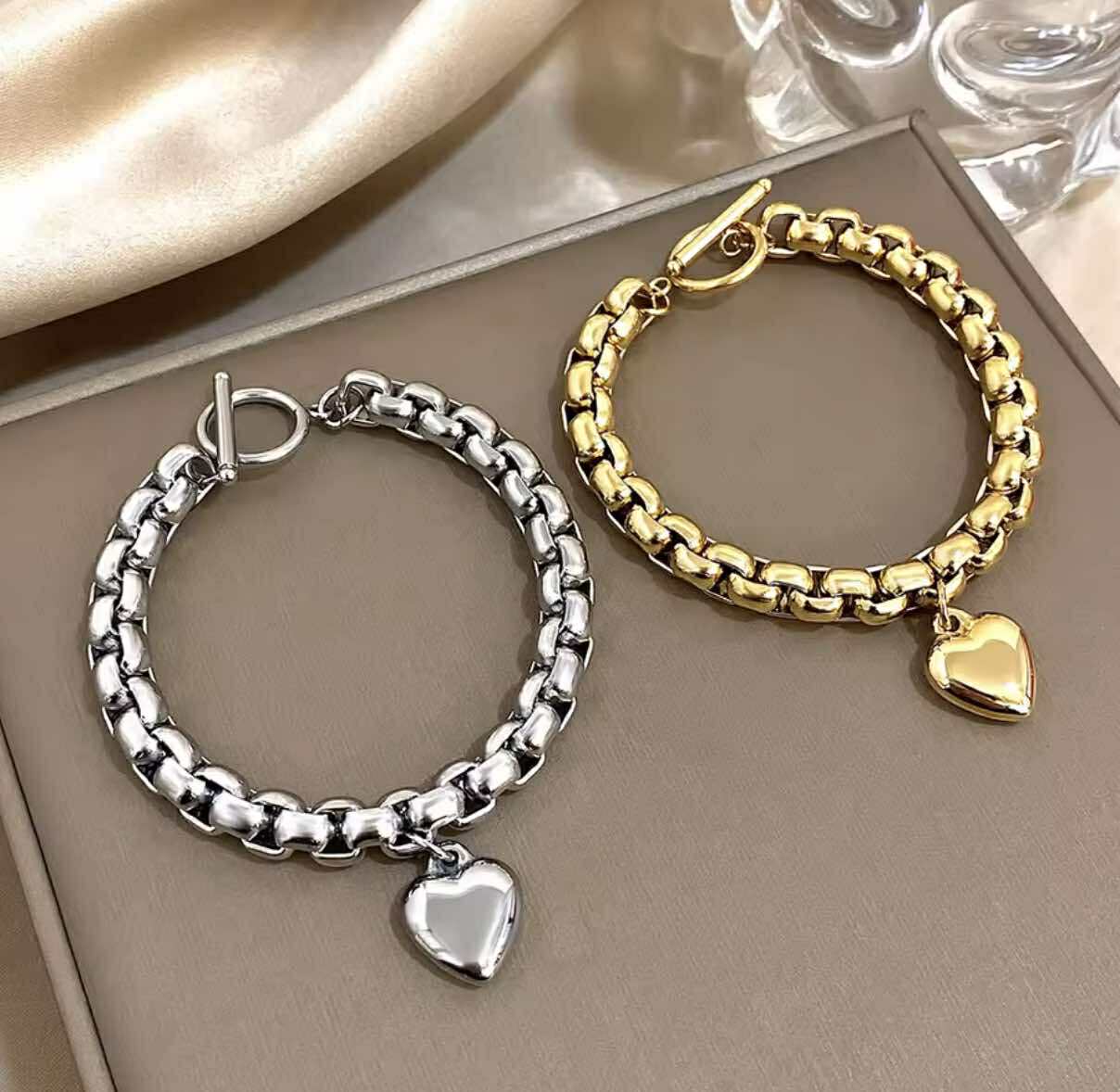 Modern stainless steel heart bracelet in gold and silver – boho style for everyday wear
