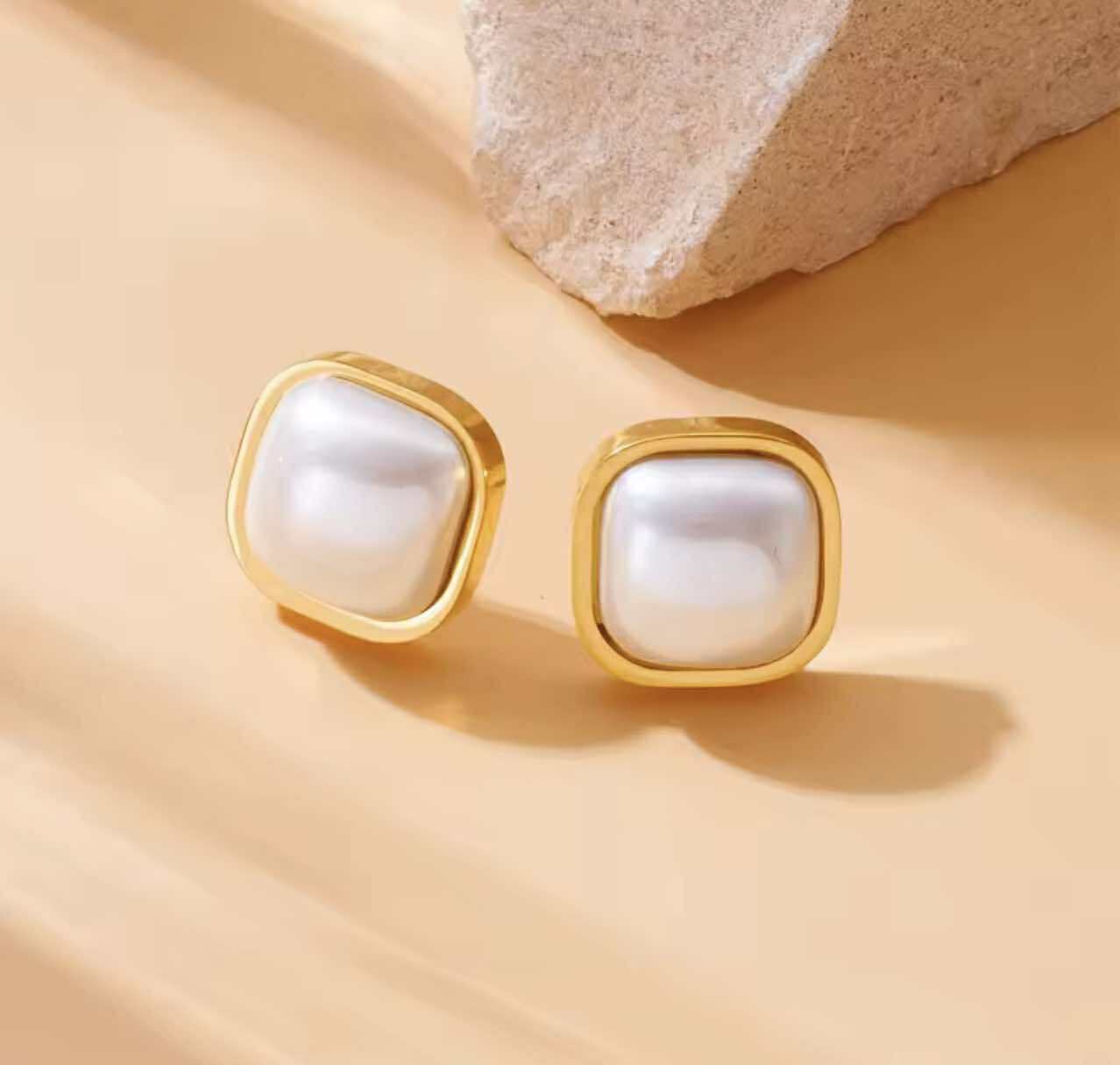Necklace and ring set for women – 18k gold plated with pearl finish
