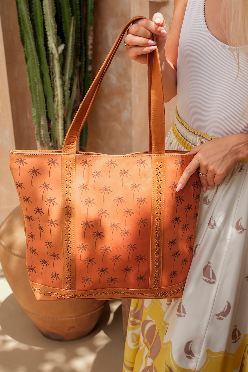 Structured leather tote with zip closure