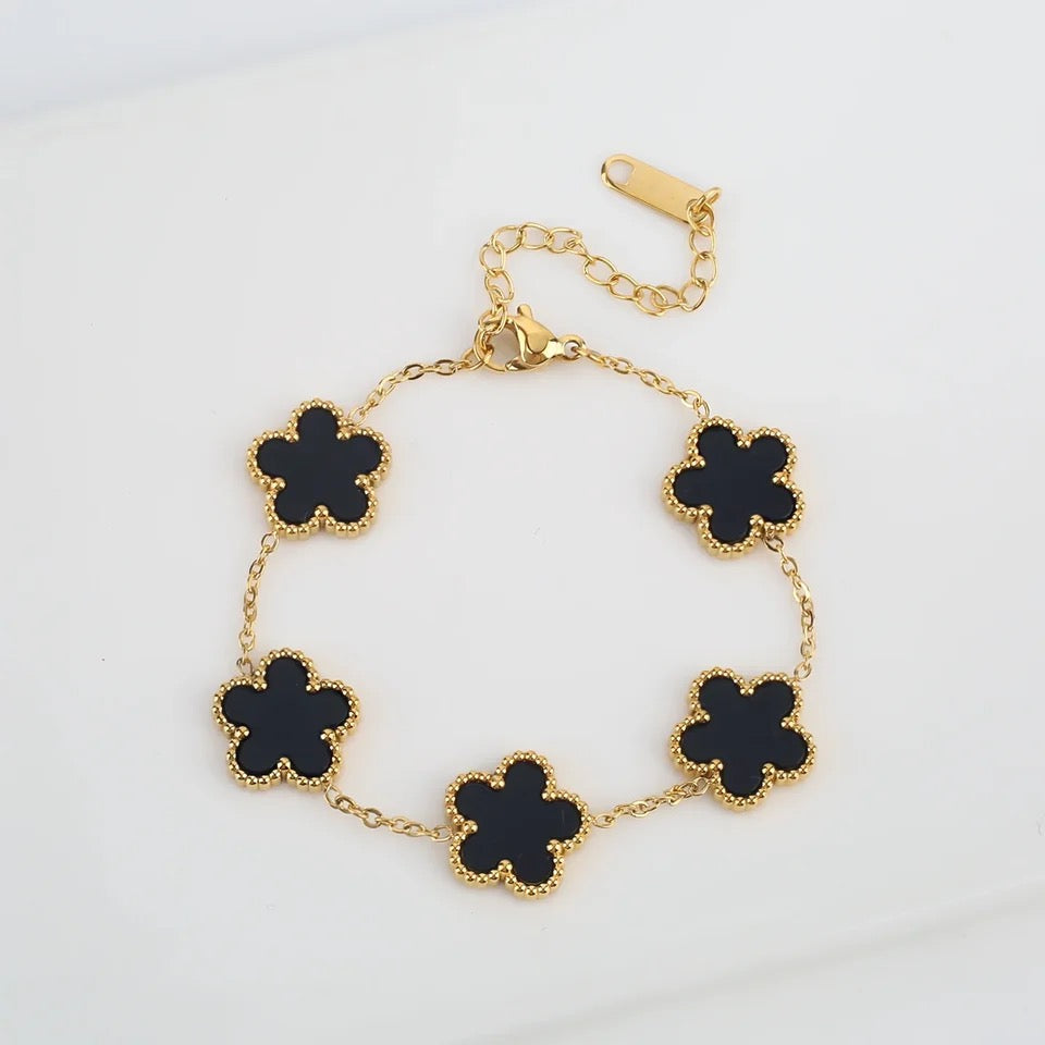 Luxurious Van Cleef-inspired four leaf clover bracelet, offering high-end style and elegance without the hefty price tag.