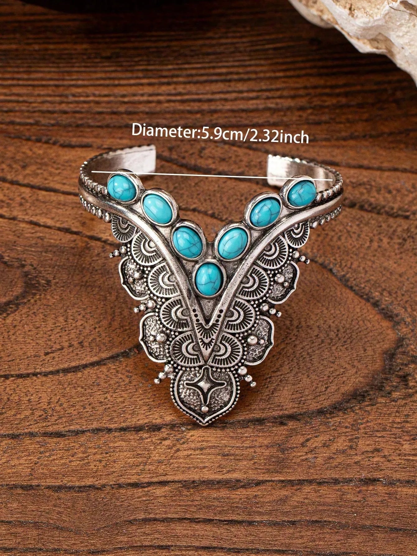 Blue turquoise mesa bracelet - size measurement showing 5.9 cm (2.32 in) diameter