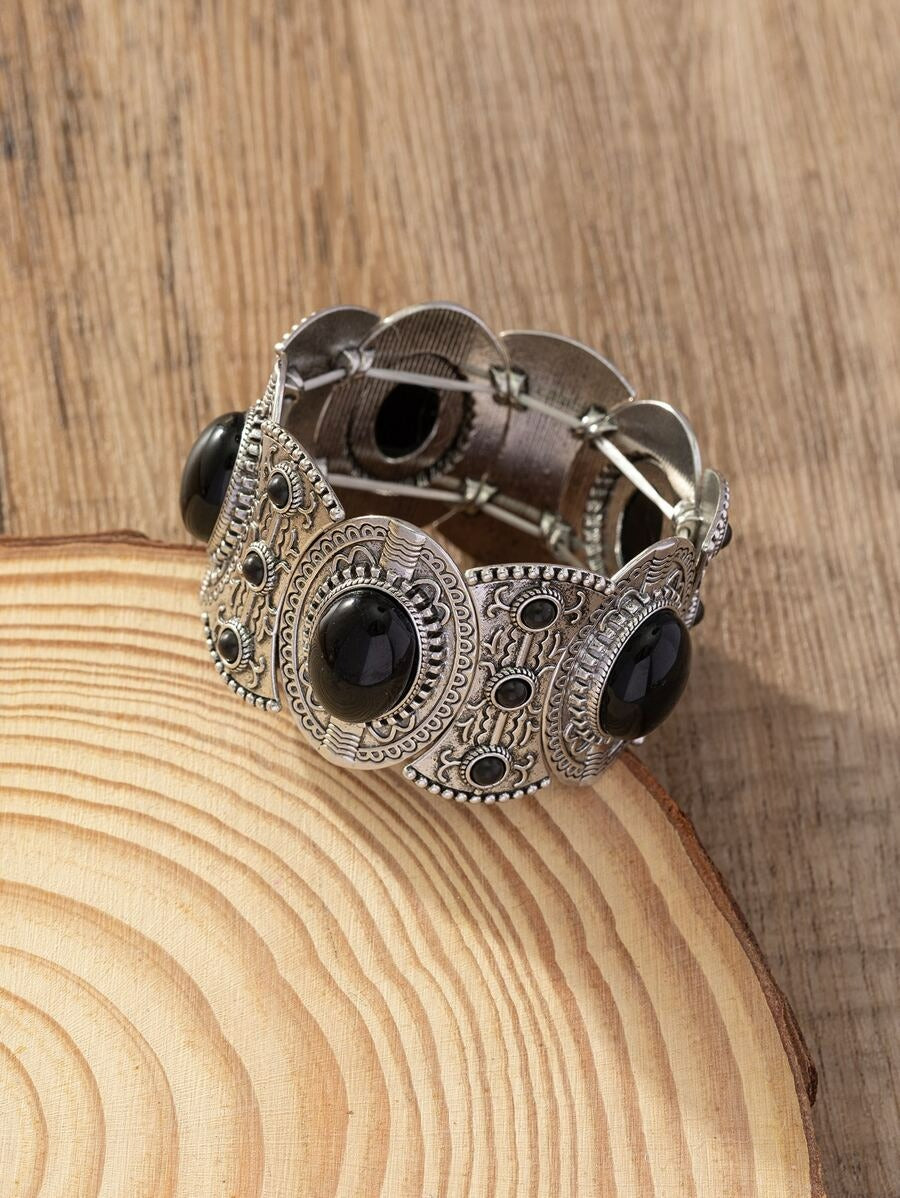 Bohemian western silver cuff bracelet detailed view, black onyx statement jewelry, vintage wide link bracelet.