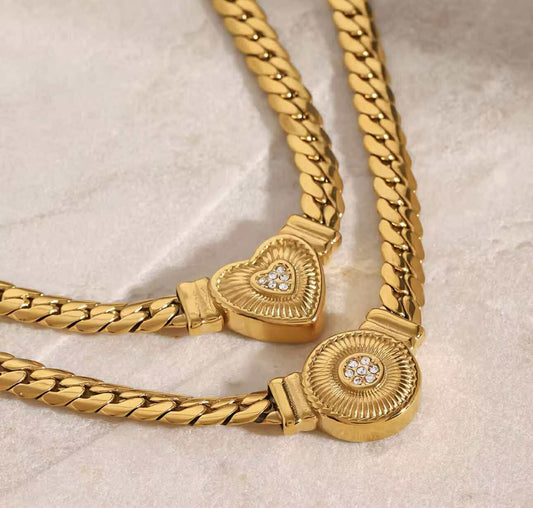 Display of both pendant shapes – heart and round