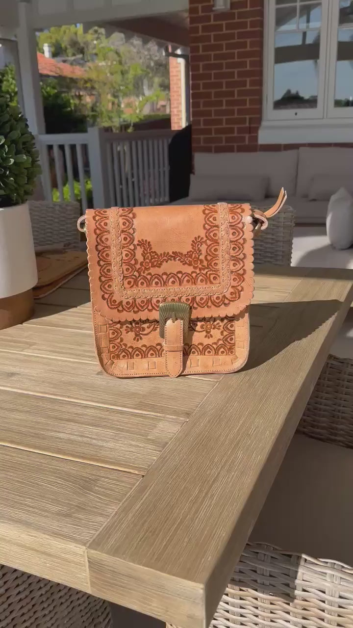 Boho-chic Indie Sky crossbody bag 