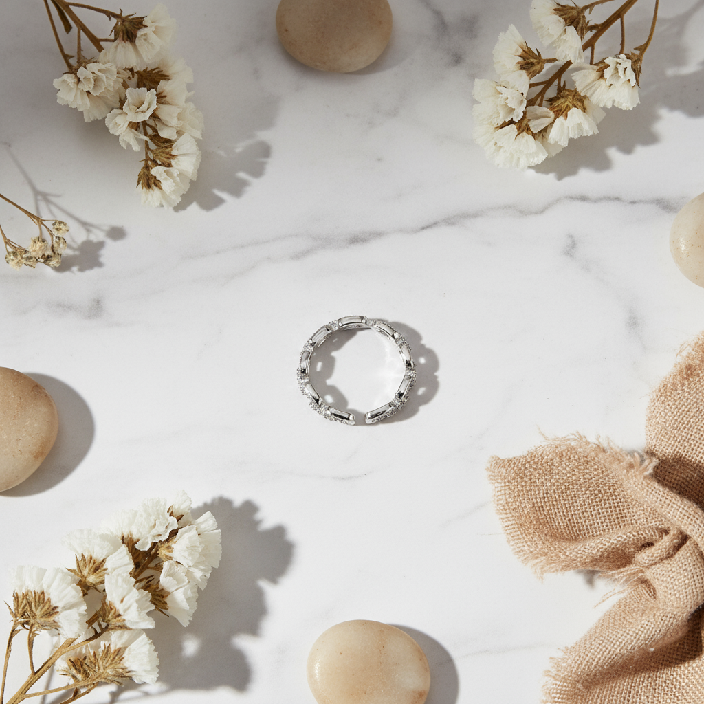 Modern silver chain ring with geometric twist design – Houseofhide Perth jewellery